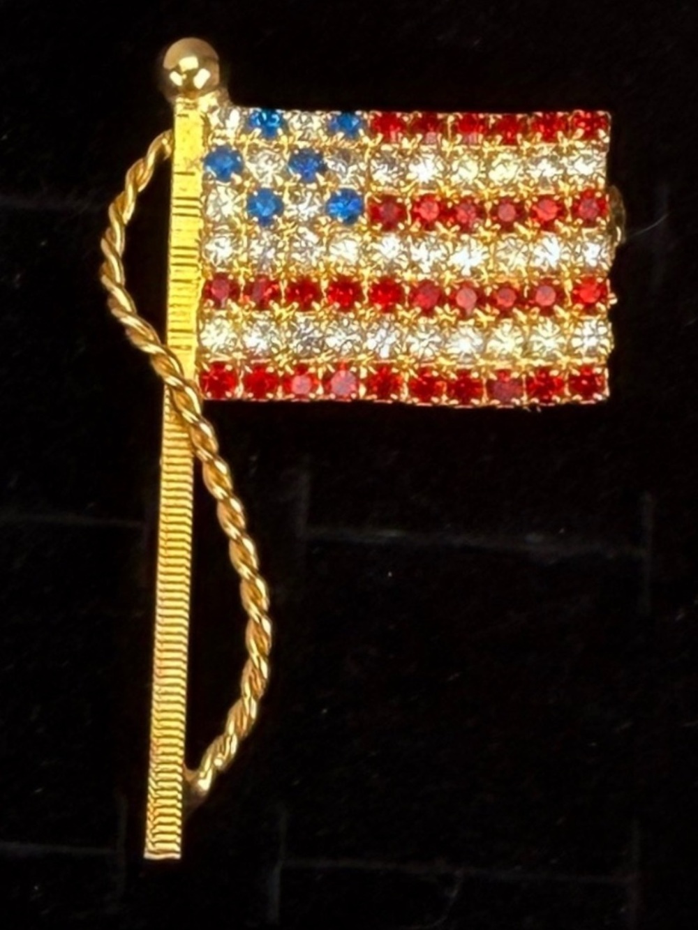 Patriotic American Flag goldtone Brooch with colored Crystals